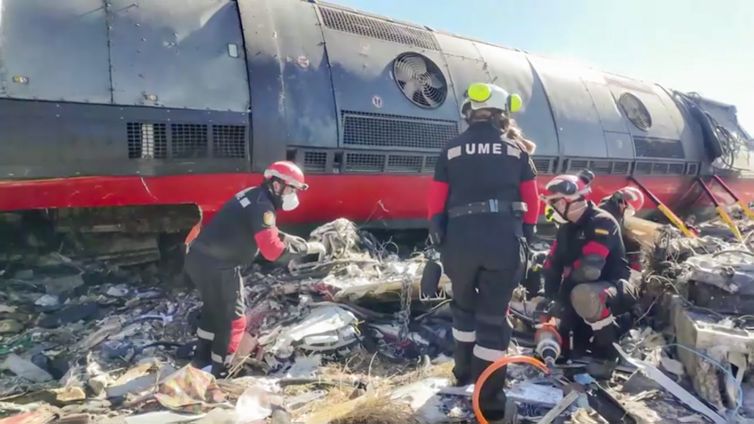 Espanha registra 69 mortos em acidente com trens de alta velocidade