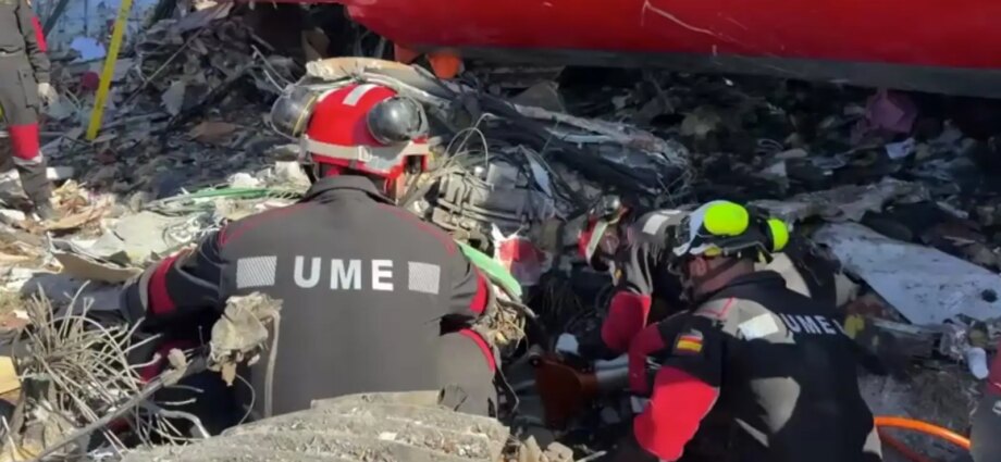 Número de mortos em acidente entre trens de alta velocidade na Espanha sobe para 64