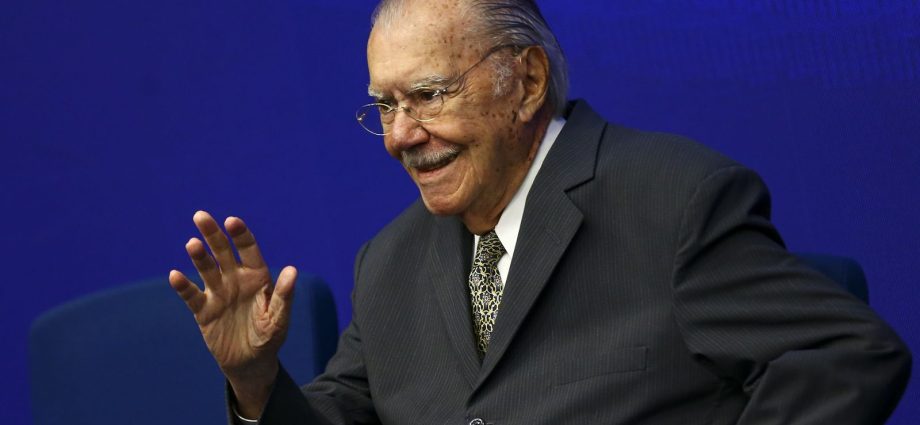 José Sarney Recebe Alta Após Cirurgia Abdominal