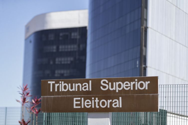 TSE Proíbe Anúncios de Lula Acusando Flávio Bolsonaro sobre Escala 6x1