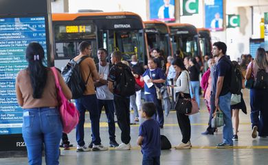 Brasília (DF) 05/08/2026 - Filas de passageiros e ônibus na Rodoviária do Plano Piloto de Brasília. Foto: Fabio Rodrigues-Pozzebom/ Agência Brasil