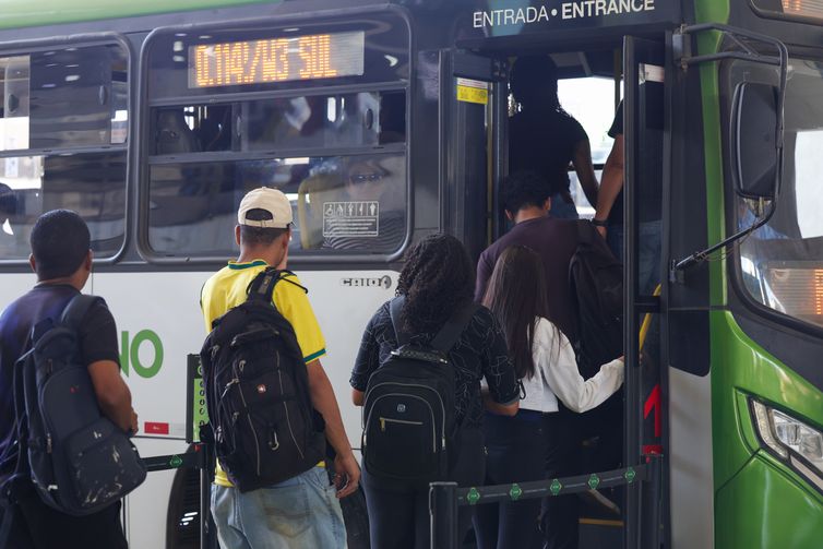 Prefeituras e estados devem oferecer transporte público gratuito no segundo turno