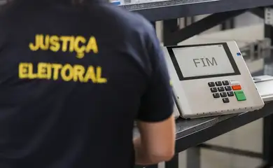 Brasília (DF)21/10//2026 TRE prepara as urnas eletrônicas para o 2º turno das eleições e faz demonstração de teste de integrigade do equipamento e de votação Foto: Fabio Rodrigues-Pozzebom/ Agência Brasil