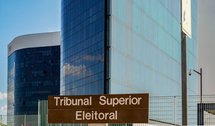 Ministro do TSE proíbe suspensão do canal Exército do Lula