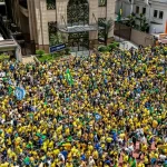 Flávio Bolsonaro Realiza Manifestação na Avenida Paulista a Uma Semana do Segundo Turno