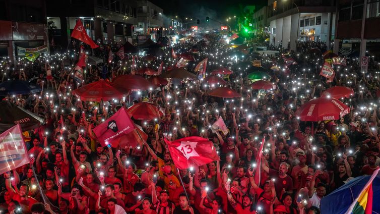 Reeleição de Lula repercute na imprensa europeia e asiática