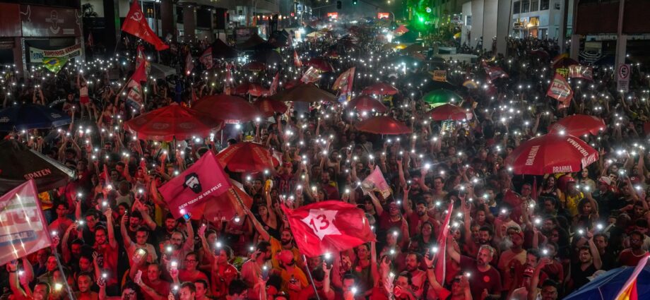 Reeleição de Lula repercute na imprensa europeia e asiática