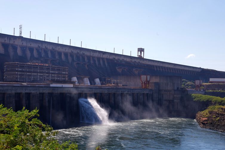 Aneel mantém bandeira tarifária verde em novembro, sem cobrança extra na conta de luz
