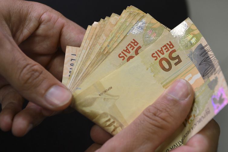 Número de brasileiros em endividamento de risco cresce 75% em cinco anos, diz Banco Central