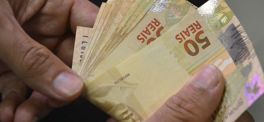 Número de brasileiros em endividamento de risco cresce 75% em cinco anos, diz Banco Central