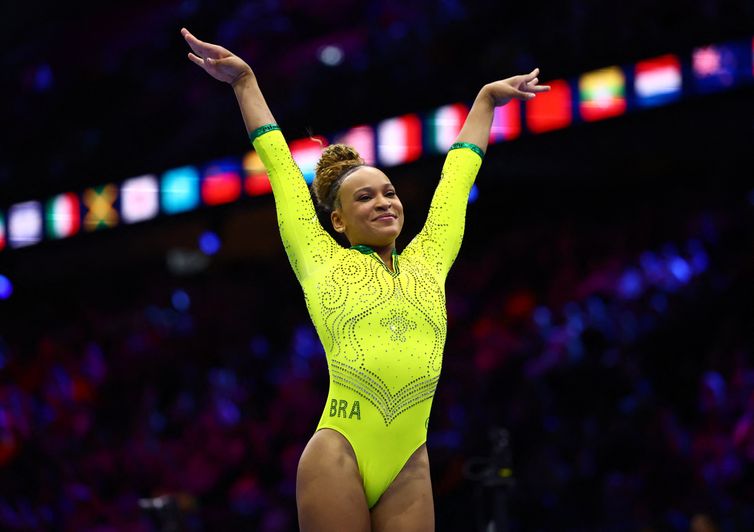Rebeca Andrade, Flávia Saraiva e Lorrane Oliveira avançam a finais do Mundial de Ginástica
