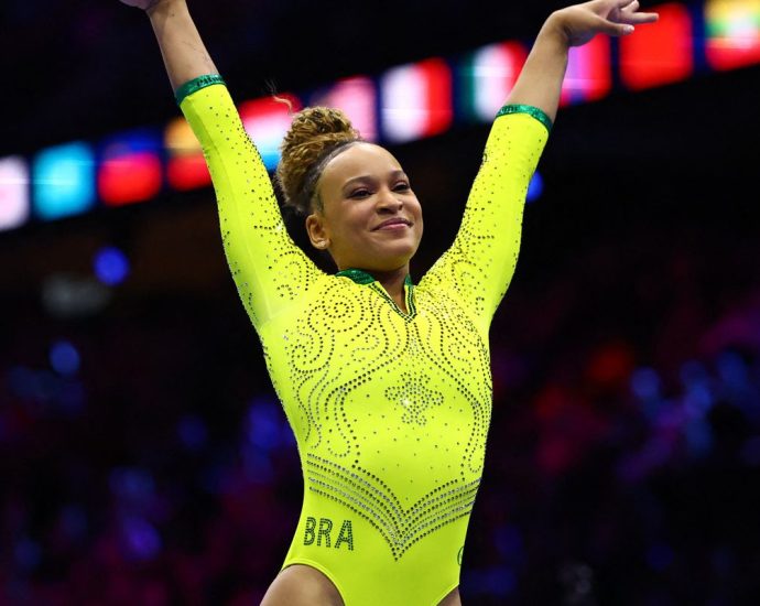 Rebeca Andrade, Flávia Saraiva e Lorrane Oliveira avançam a finais do Mundial de Ginástica