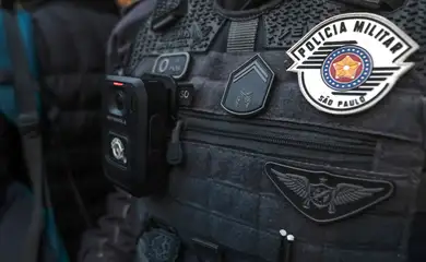 São Paulo (SP), 22/12/2025 - Retrospectiva 2025 - Foto feita em 10/07/2025 - Câmera de segurança em uniforme de agente da Polícia Militar de São Paulo - PMSP, durante protesto à atuação do Congresso Nacional na justiça tributária com a taxação dos super ricos, fim da escala 6×1 e a isenção de Imposto de Renda para quem ganha até R$ 5 mil, realizado em frente ao MASP. Foto: Paulo Pinto/Agência Brasil