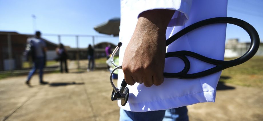 Congresso Nacional Aprova Exame Obrigatório para Médicos a Partir de 2026