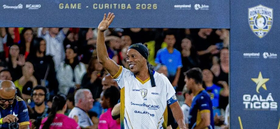 Ronaldinho Gaúcho anuncia retorno ao futebol pelo Ravenna, da Itália
