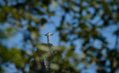 Cristo Redentor localizada no topo do morro do Corcovado