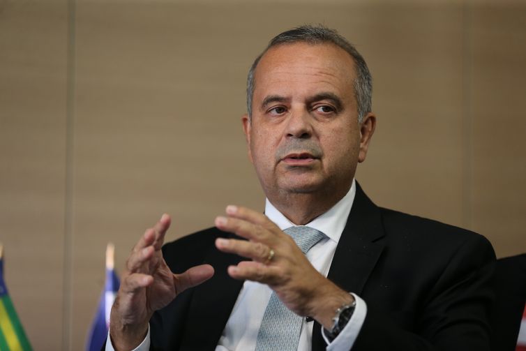 Coordenador de campanha diz estar surpreso com saída de Flávio Bolsonaro para os EUA