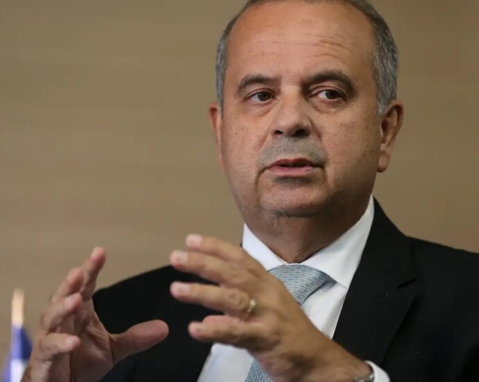 Coordenador de campanha diz estar surpreso com saída de Flávio Bolsonaro para os EUA