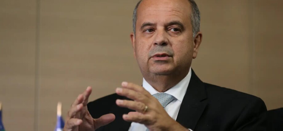 Coordenador de campanha diz estar surpreso com saída de Flávio Bolsonaro para os EUA