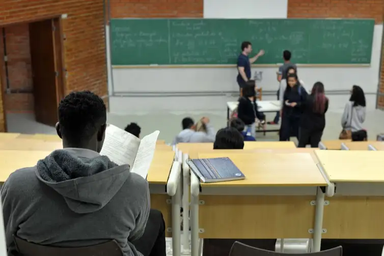Enade 2026: ingressantes devem responder questionário até 18 de dezembro