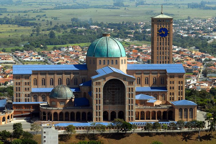 Festa da Padroeira do Brasil: Santuário de Aparecida se Prepara para Grande Celebração
