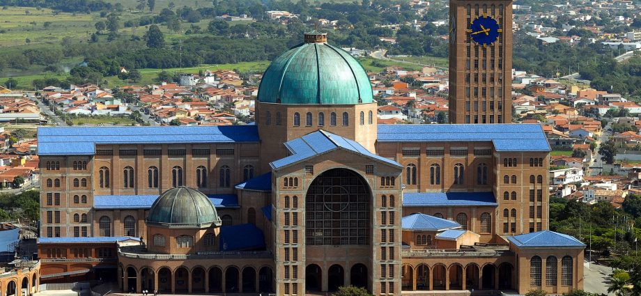 Festa da Padroeira do Brasil: Santuário de Aparecida se Prepara para Grande Celebração