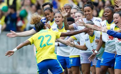 Lance de jogo entre Brasil e Argentina em partida válida pelo Futebol Feminino. Foto: selecaofemininadefutebol/Instagram