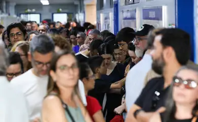 Brasília – DF – 04/10/2026 - Votação do primeiro turno. Eleitores na fila de votação no Colégio Leonardo da Vici. FOTO: Lula Marques/Agência Brasil.