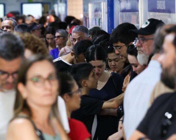 Eleitores podem usar camisetas, adesivos e bandeiras no dia da votação
