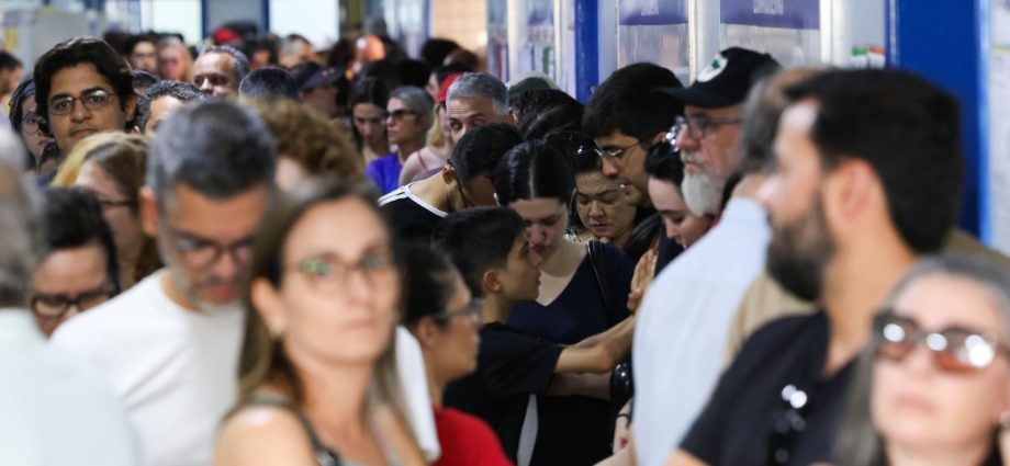 Renovação da Câmara Federal Atinge 35%; Nova Composição Revela Desafios e Avanços