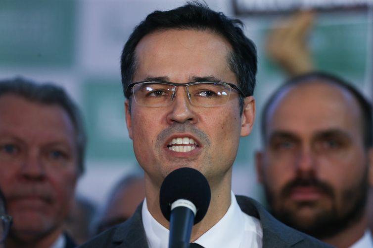 TSE Avalia a Candidatura de Deltan Dallagnol ao Senado