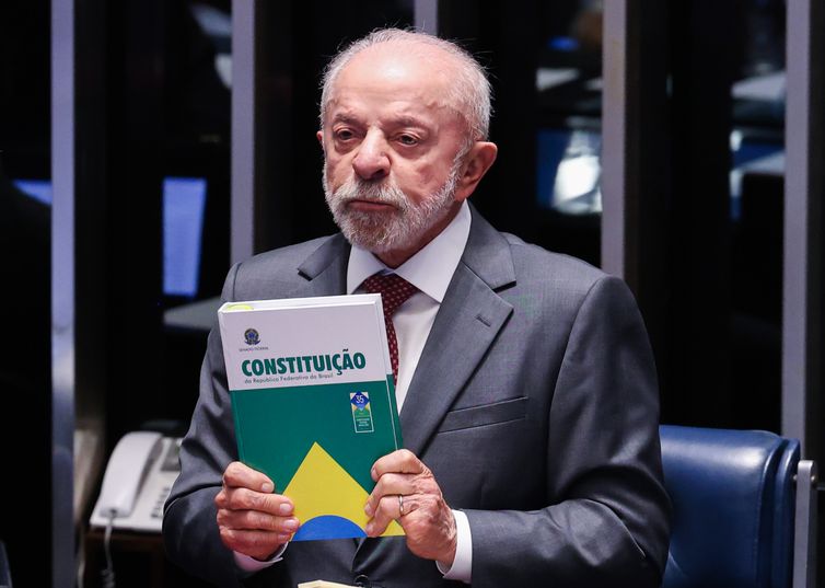 Lula Realiza Campanha em Minas Gerais e Celebra Fim da Jornada 6x1