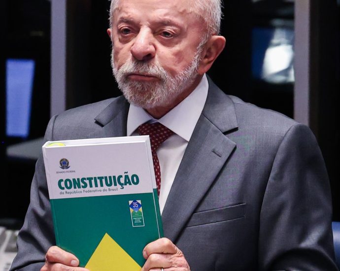 Lula Realiza Campanha em Minas Gerais e Celebra Fim da Jornada 6x1