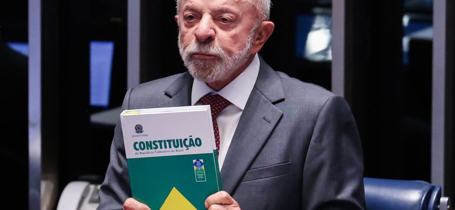 Lula Realiza Campanha em Minas Gerais e Celebra Fim da Jornada 6x1