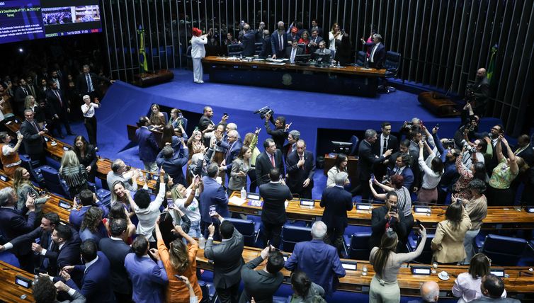 Vitória de Lula: Fim da Escala 6x1 é Aprovado pelo Senado e Repercutido na Imprensa Internacional