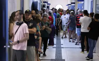 Brasília – DF – 04/10/2026 - Votação do primeiro turno. (Fila para votar no Colégio Leonardo da Vinci). FOTO: Lula Marques/Agência Brasil.