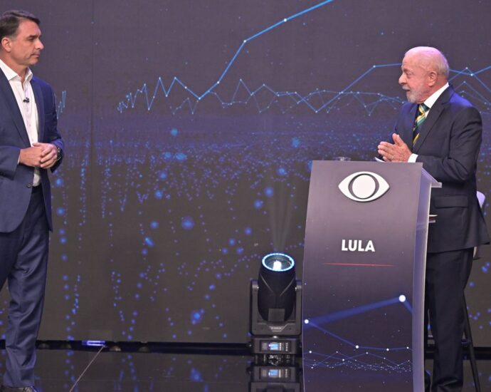 Campanhas de Lula e Flávio Bolsonaro assinam acordo para abertura de sigilos