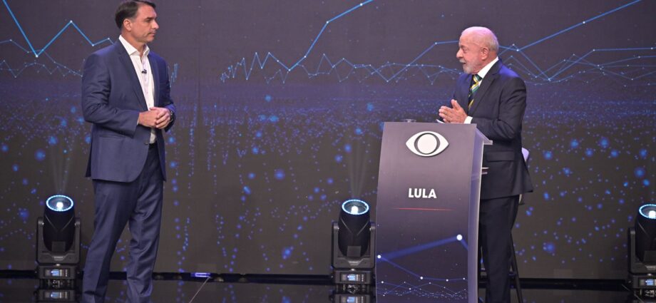 Campanhas de Lula e Flávio Bolsonaro assinam acordo para abertura de sigilos