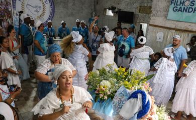 Rio de Janeiro (RJ), 02/02/2025 – Filhos de Gandhi celebra Dia de Iemanjá na zona portuária do Rio de Janeiro. Foto: Tomaz Silva/Agência Brasil