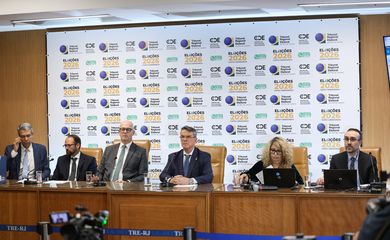 Rio de Janeiro (RJ), 10/10/2026 – Mesa de cerimônia de retotalização dos votos para o cargo de governador na sede do Tribunal Regional Eleitoral do Rio de Janeiro (TRE-RJ), no centro da capital fluminense. Foto: Tomaz Silva/Agência Brasil