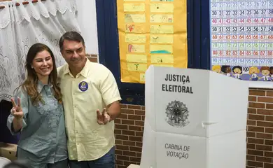 Rio de Janeiro (RJ), 25/10/2026 – O senador Flávio Bolsonaro, e candidato a presidência, vota na Escola Municipal Barão Homem de Mello, em Vila Isabel na zona norte do Rio de Janeiro. Foto: Tomaz Silva/Agência Brasil