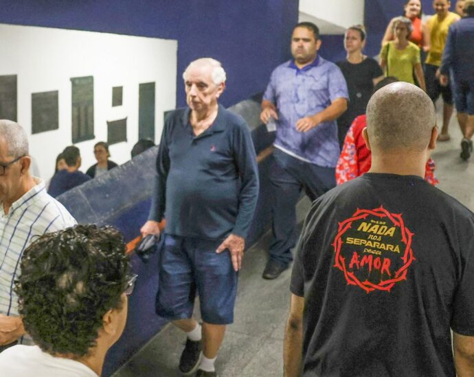 Aos 81 anos, aposentado vota no Rio dez dias após cirurgia: “não poderia ficar de fora”