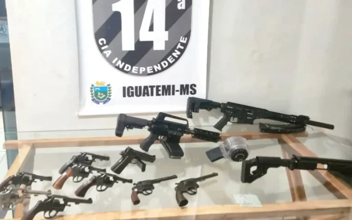 Motorista é preso com fuzil norte-americano e outras nove armas em Iguatemi