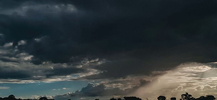 Inmet alerta para tempestades em toda a faixa leste do país
