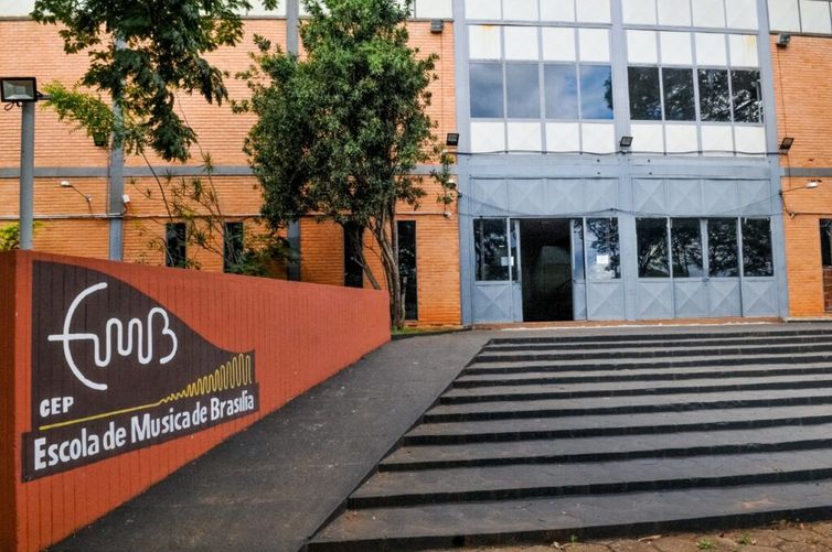 Alunos da Escola de Música de Brasília se apresentam na Rádio MEC em edição especial